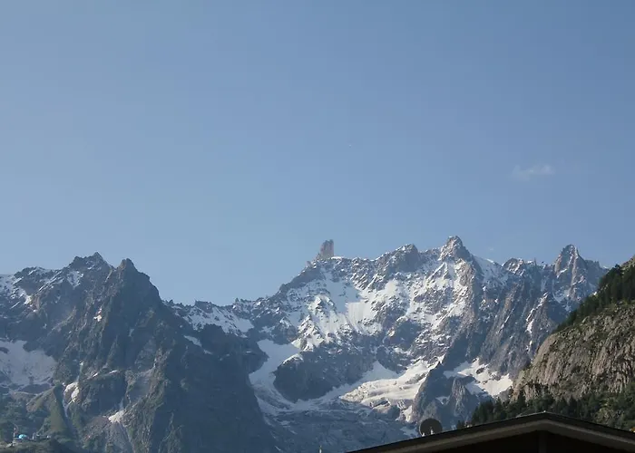 Maison Laurent 3* Κουρμαγιέρ